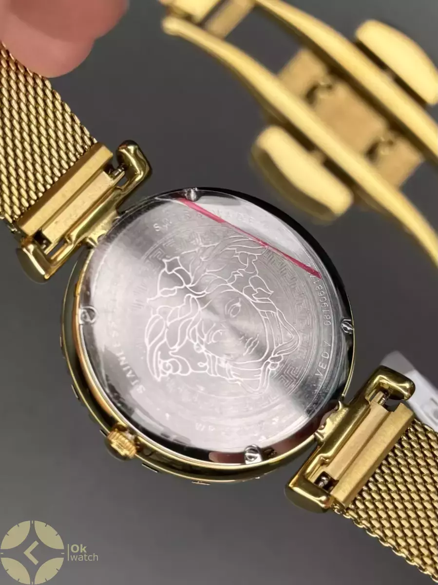 ساعت مچی ورساچه بند حصیری طلایی صفحه مشکی Versace