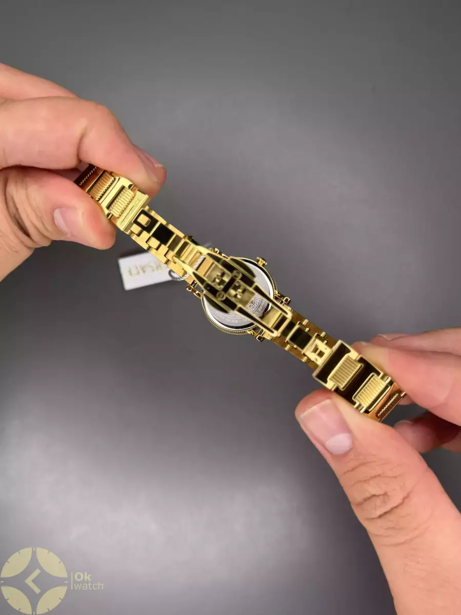 ساعت مچی ورساچه دورحکاکی بند طلایی صفحه سفید Versace