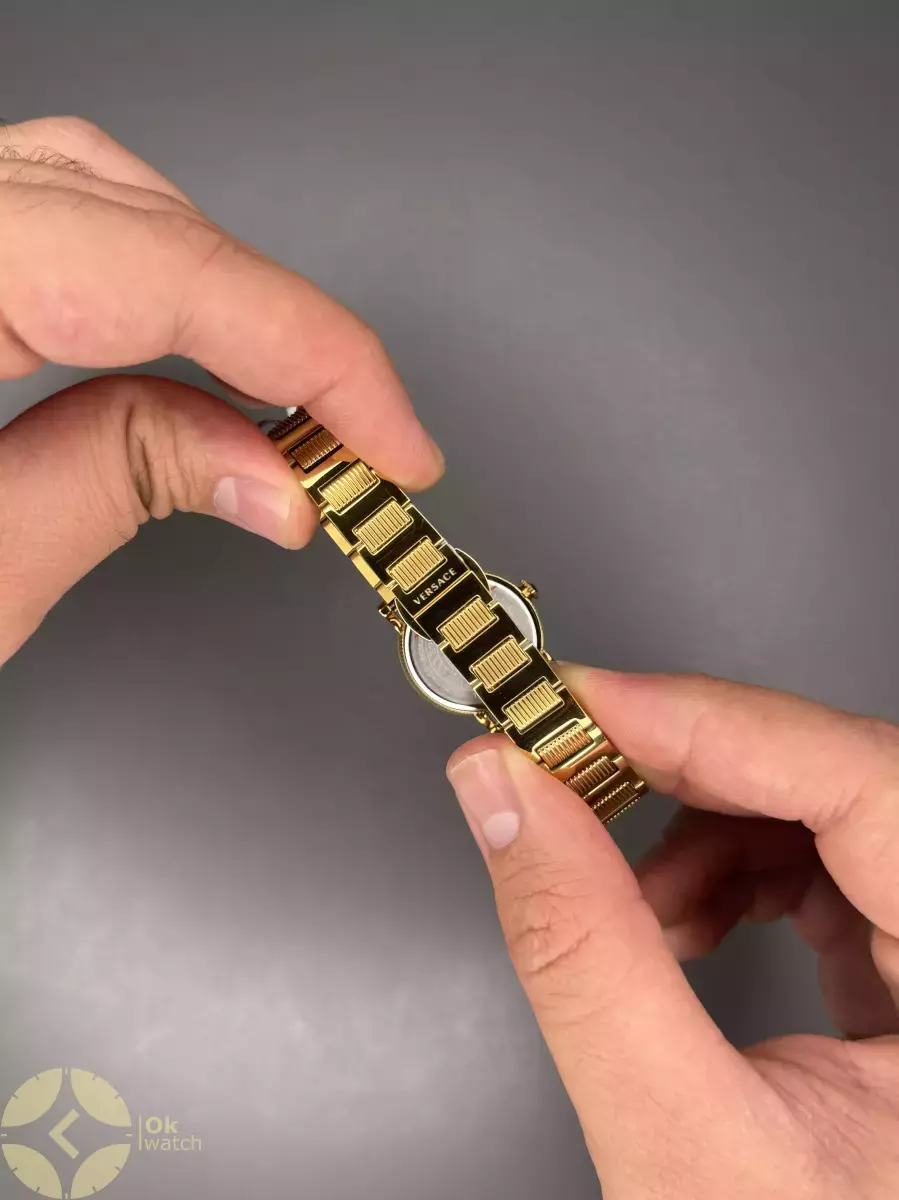 ساعت مچی ورساچه دورحکاکی بند طلایی صفحه سفید Versace