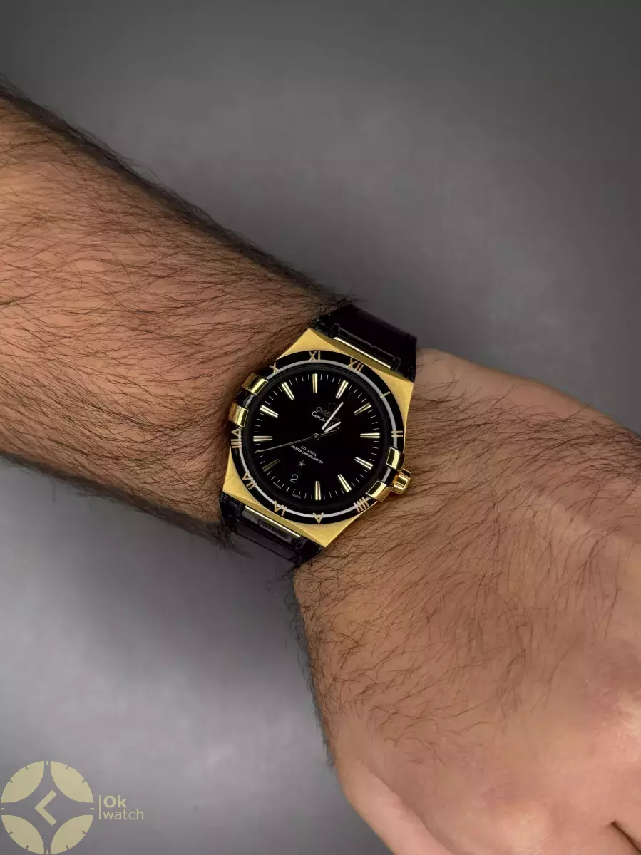 ساعت مچی امگا کانستلیشن بند مشکی قاب طلایی Omega Constellation