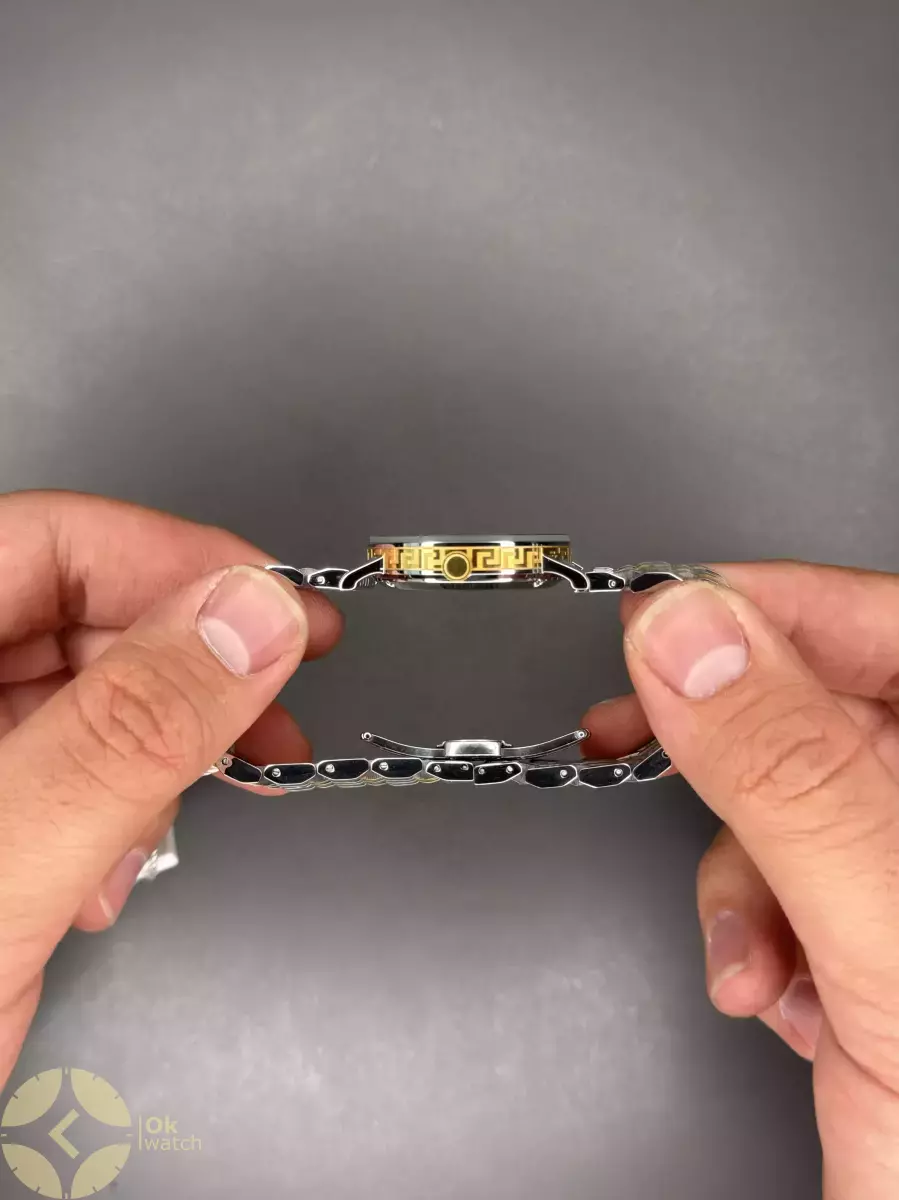 ساعت مچی ورساچه دورحکاکی بند سیلورطلایی صفحه سبز Versace