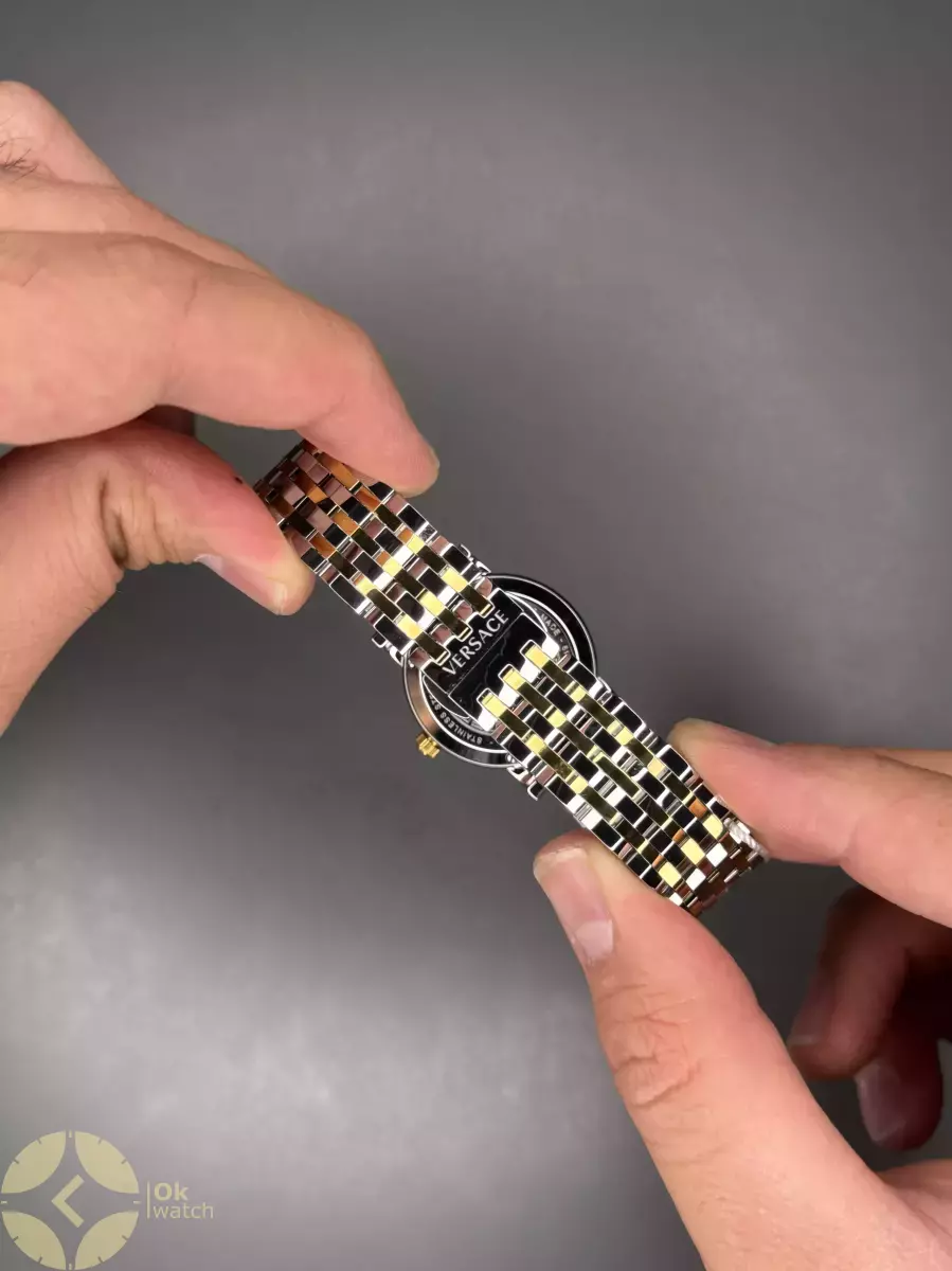 ساعت مچی ورساچه دورحکاکی بند سیلورطلایی صفحه سبز Versace
