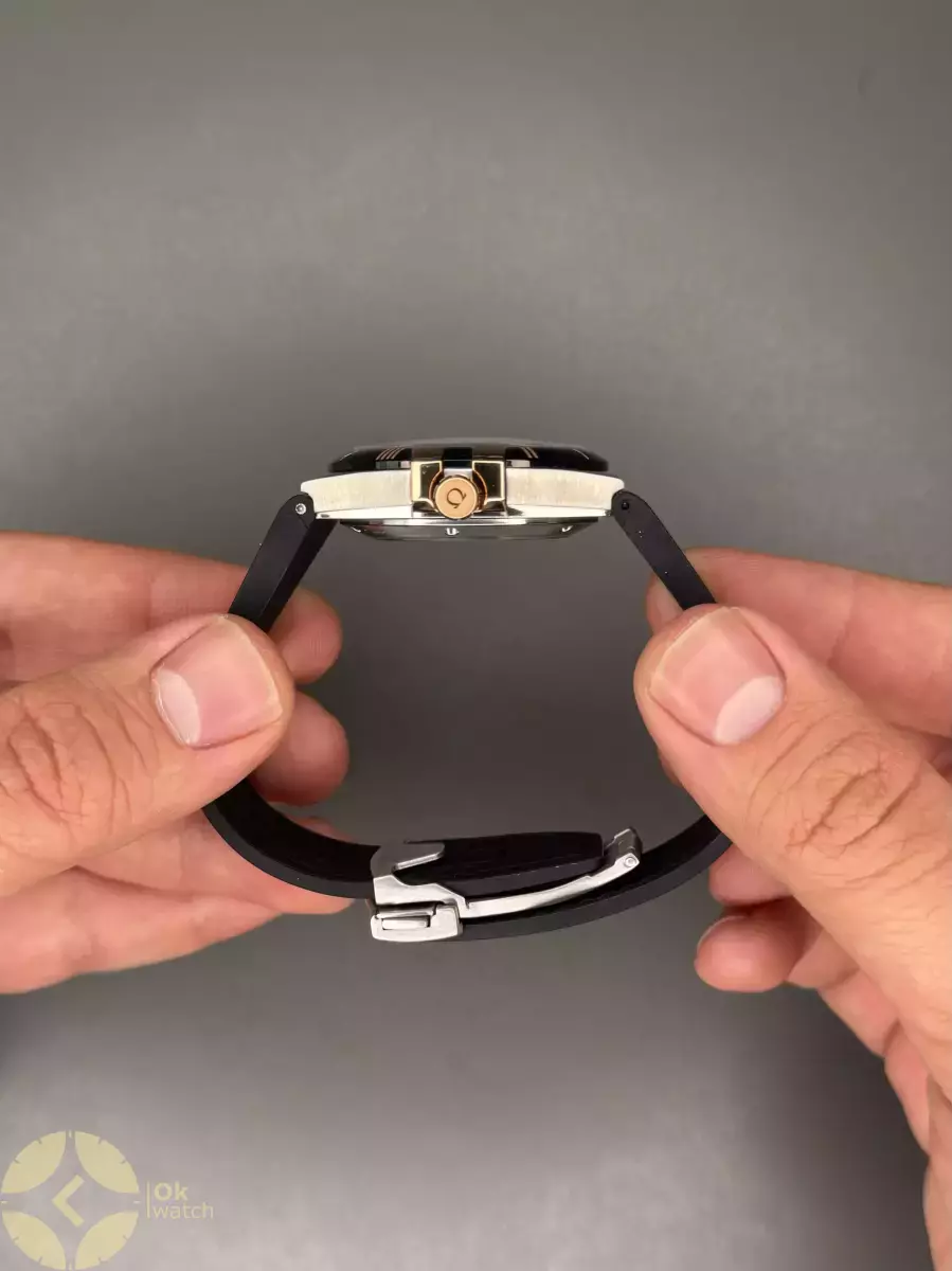 ساعت مچی امگا کانستلیشن بند قرمز صفحه قرمز Omega Constellation