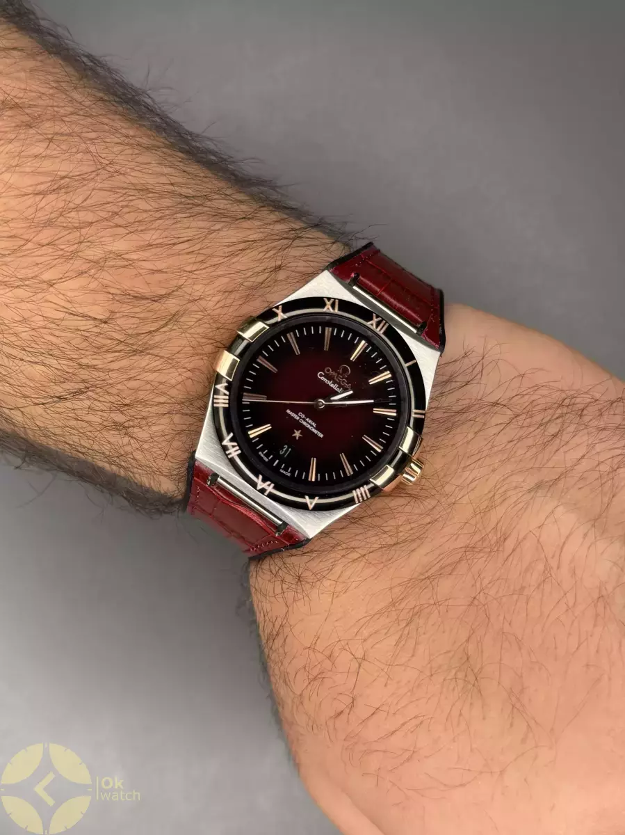 ساعت مچی امگا کانستلیشن بند قرمز صفحه قرمز Omega Constellation