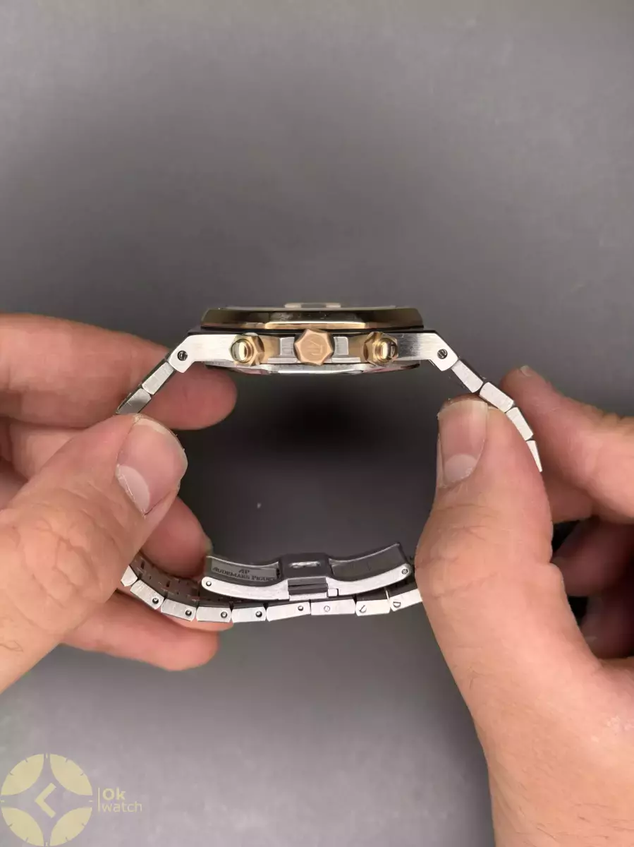 ساعت مچی اودمار پیگه کورنوگراف بند سیلور رزگلد صفحه مشکی Audemars Piguet