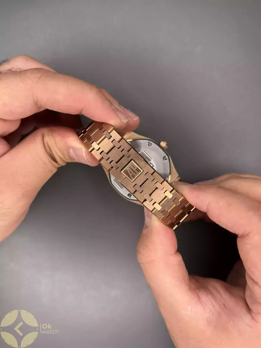 ساعت مچی اودمار پیگه باتری بند رزگلد صفحه مشکی Audemars Piguet