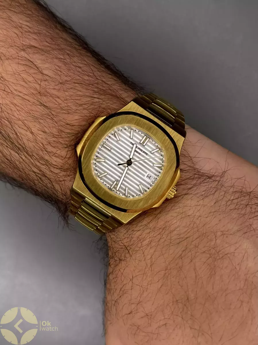 ساعت مچی پتک فیلیپ بند طلایی موتور اتوماتیک صفحه سفید Patek Philippe Nautilus
