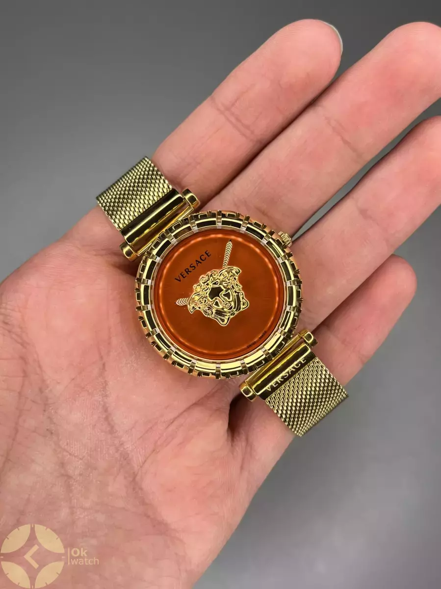 ساعت مچی ورساچه بند حصیری طلایی صفحه نارنجی Versace