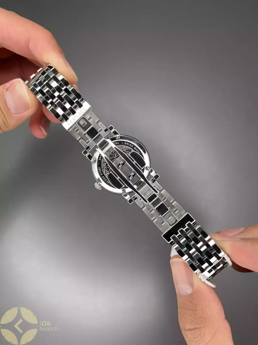 ساعت مچی ورساچه دورحکاکی بند سیلور صفحه سفید Versace