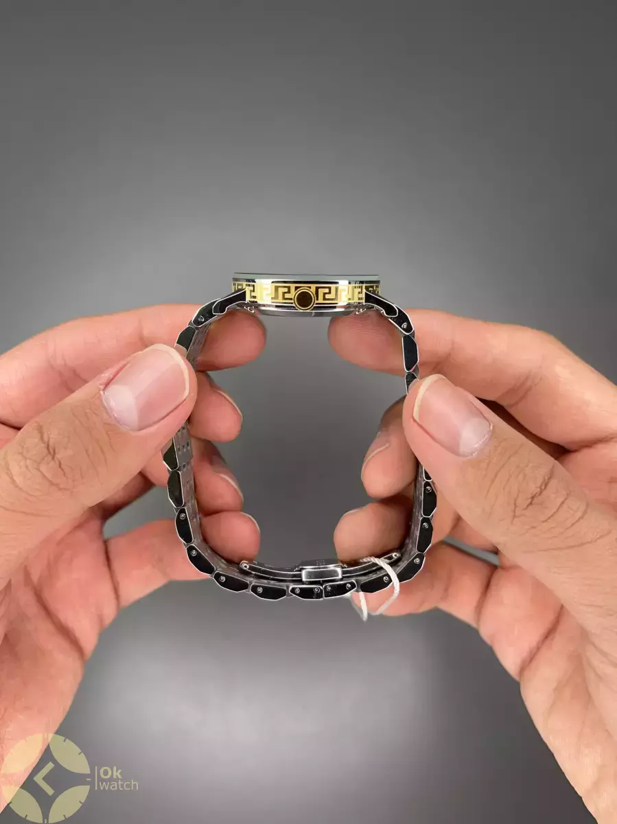 ساعت مچی ورساچه دورحکاکی بند طلایی سیلور صفحه سفید Versace