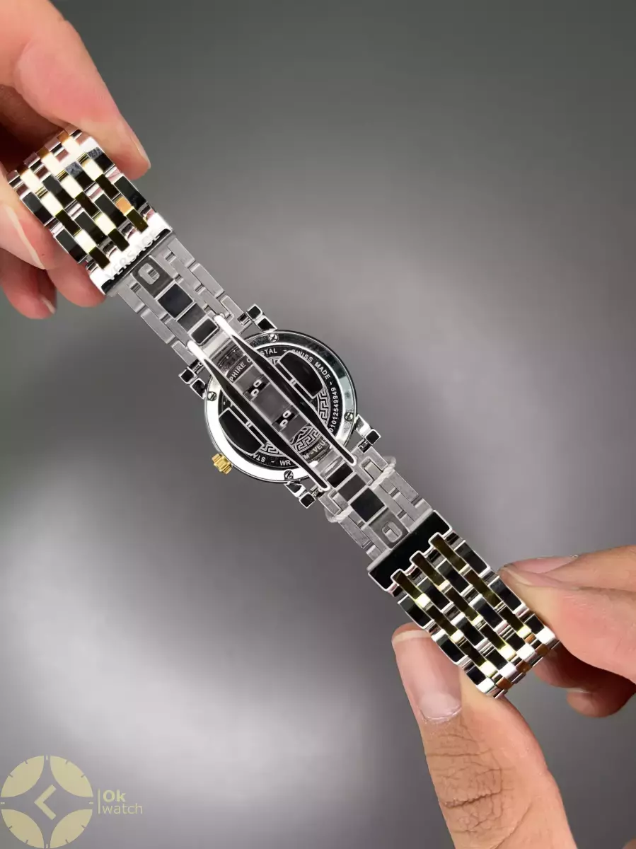 ساعت مچی ورساچه دورحکاکی بند طلایی سیلور صفحه سفید Versace