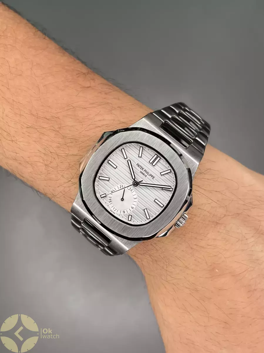 ساعت مچی پتک فیلیپ ناتیلوس زیرثانیه بند سیلور صفحه سفید Patek Philippe Nautilus