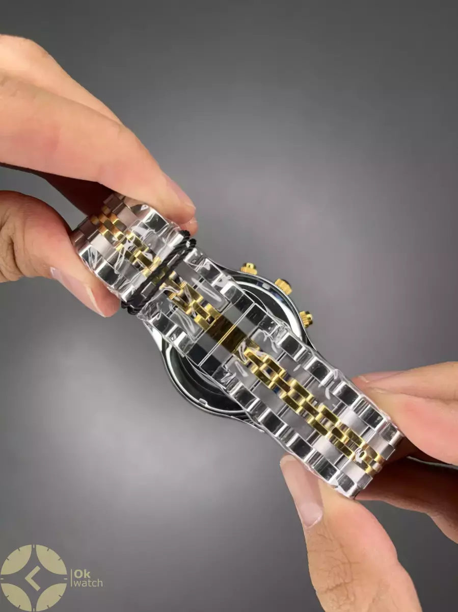 ساعت مچی سیتیزن کورنوگراف بند سیلورطلایی صفحه مشکی Citizen VIP