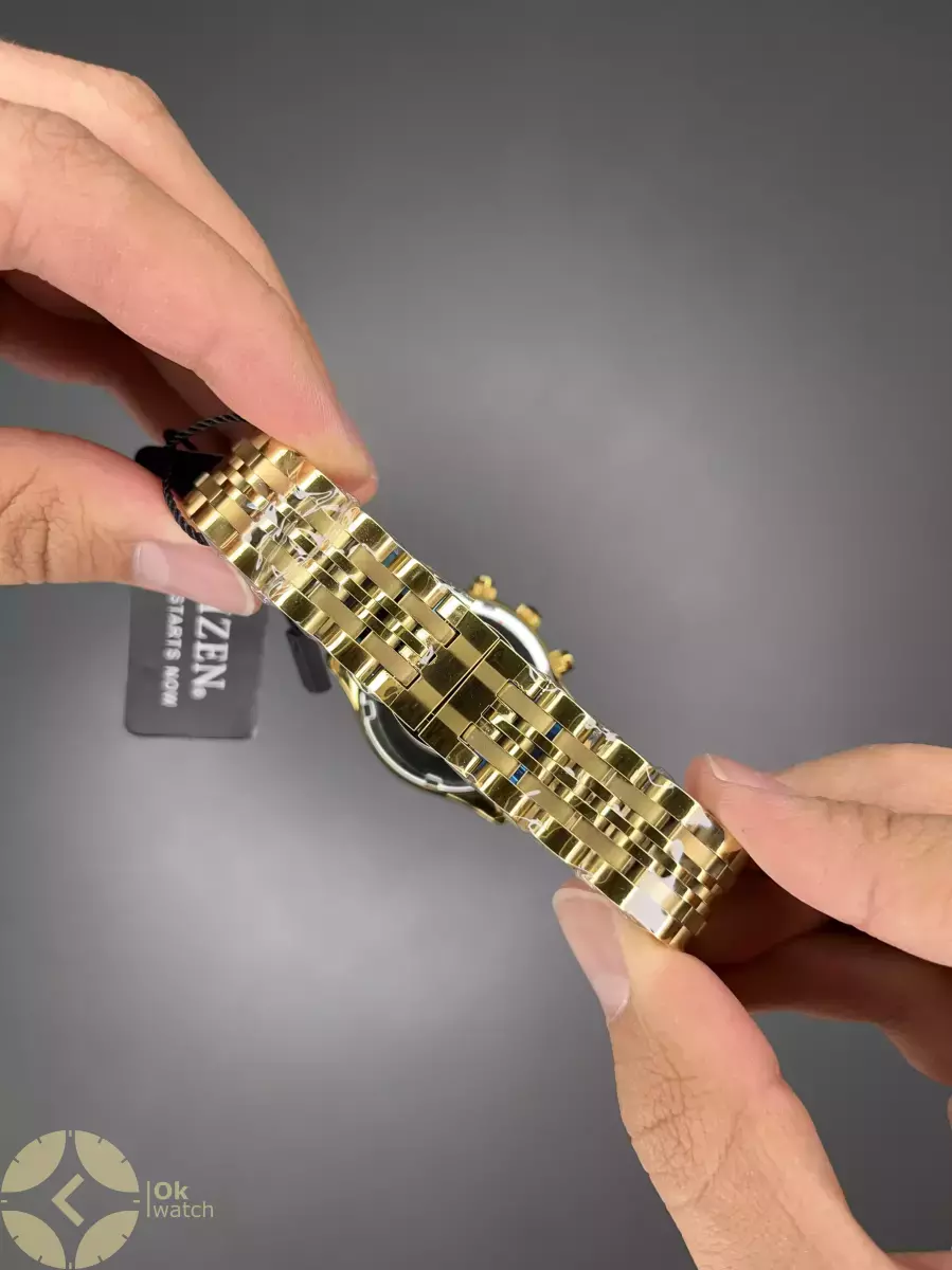 ساعت مچی سیتیزن کورنوگراف بند طلایی صفحه سفید Citizen VIP