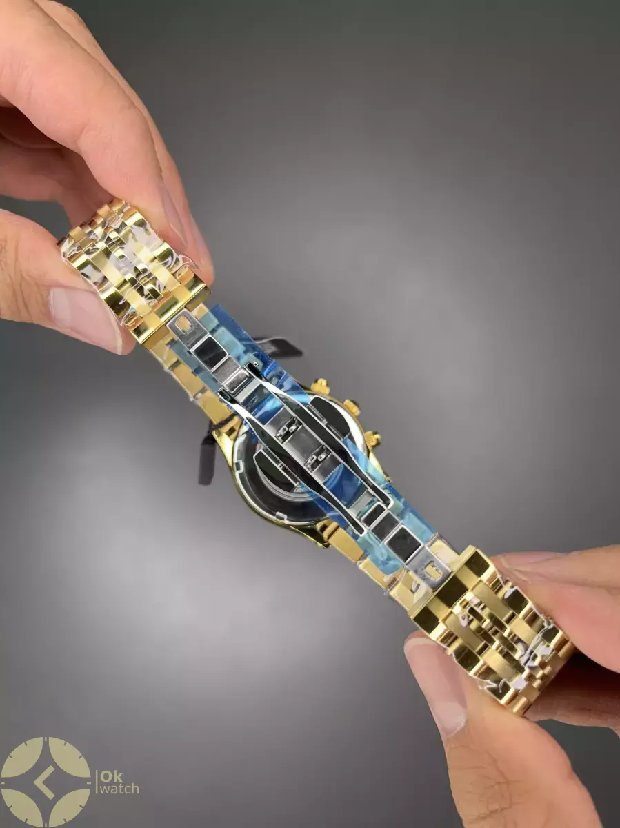 ساعت مچی سیتیزن کورنوگراف بند طلایی صفحه سفید Citizen VIP