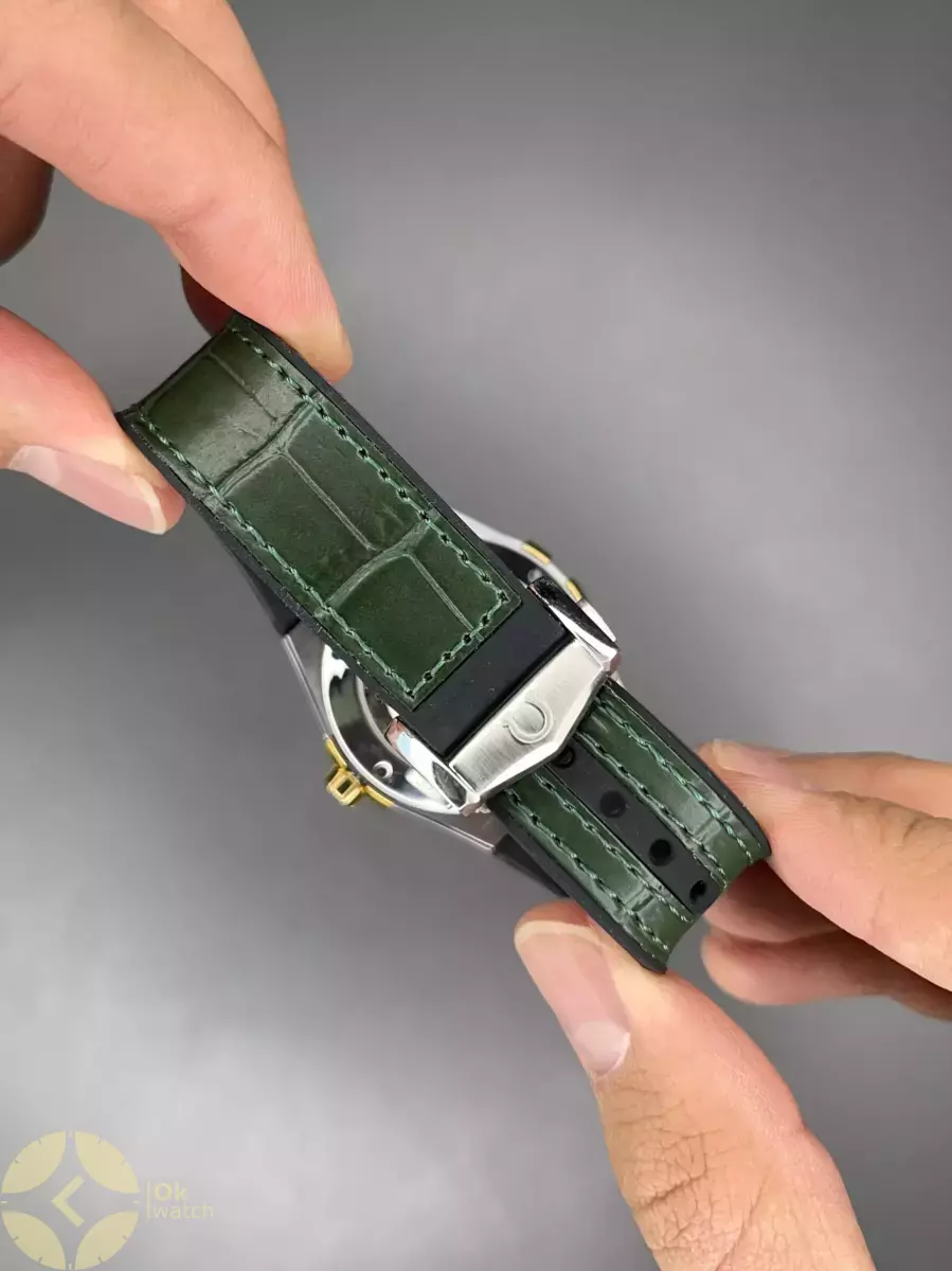 ساعت مچی امگا کانستلیشن بند سبز صفحه سبز Omega Constellation