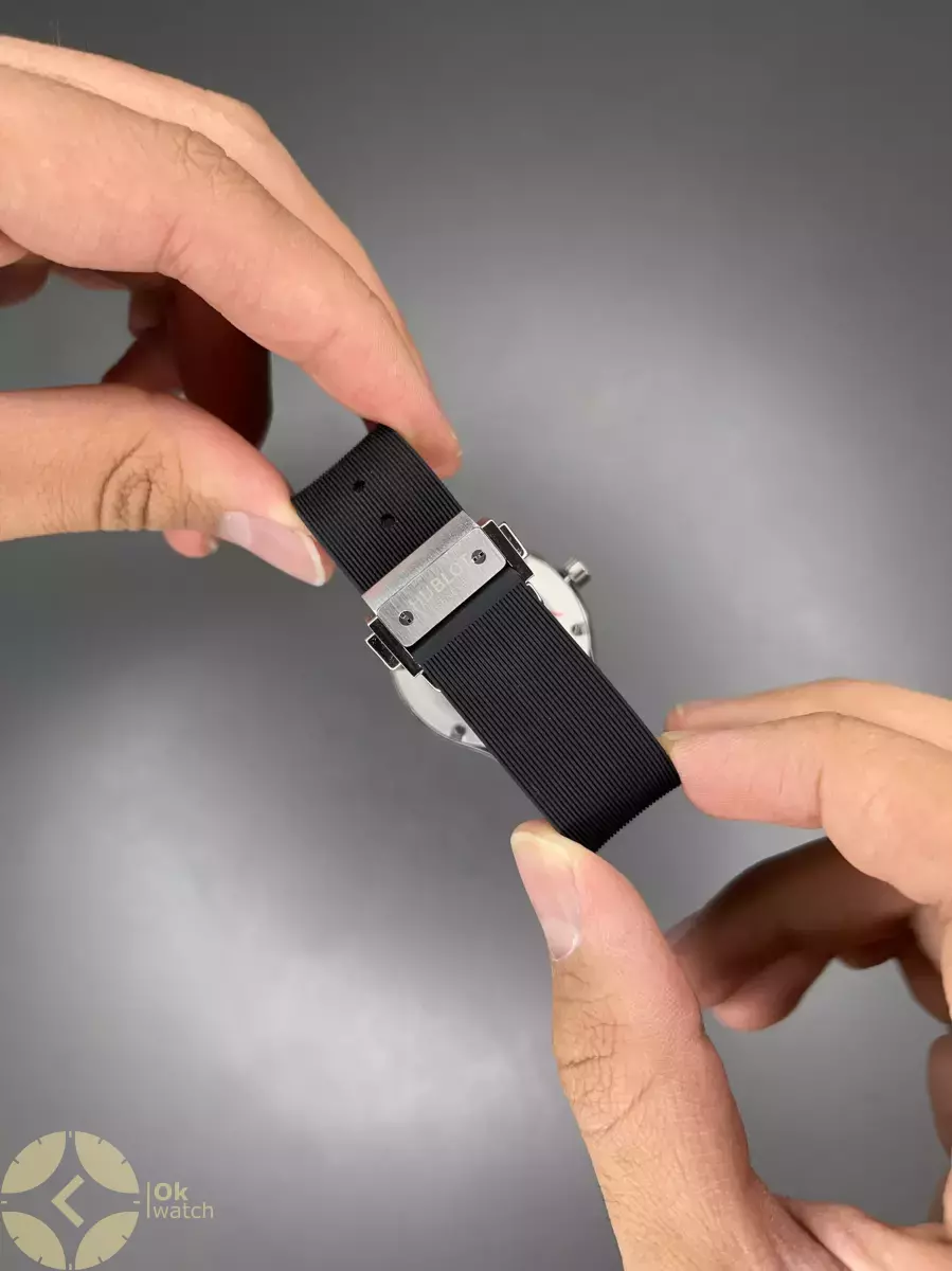 ساعت مچی اوبلو بند رابر صفحه مشکی قاب دور نگین Hublot Classic Fusion