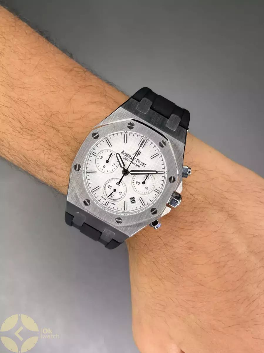 ساعت مچی اودمار پیگه کورنوگراف بند رابر مشکی صفحه سفید Audemars Piguet