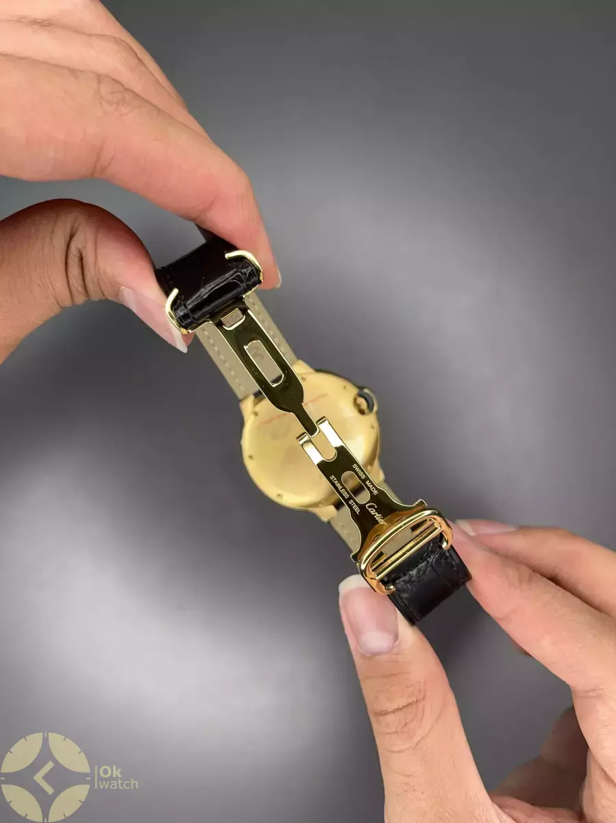 ساعت مچی کارتیه بلن بولو بند چرمی مشکی قاب طلایی Cartier Ballon Bleu