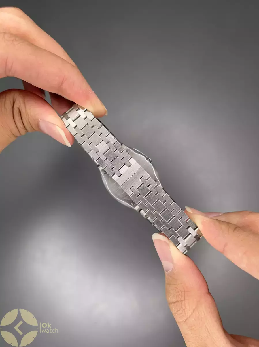 ساعت مچی گوچی بند سیلور صفحه طوسی Gucci