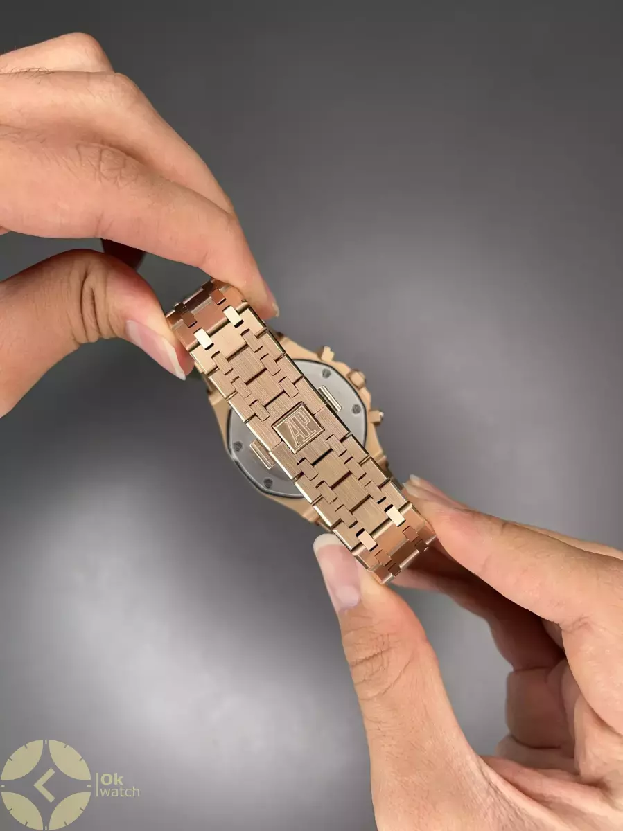 ساعت مچی اودمار پیگه کورنوگراف بند رزگلد صفحه طوسی Audemars Piguet