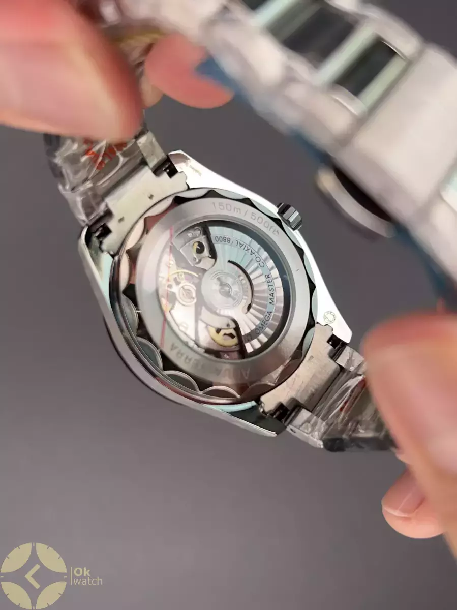 ساعت مچی امگا سیمستر جهان نما صفحه سبز بزل سبز Omega Seamaster Worldtimer