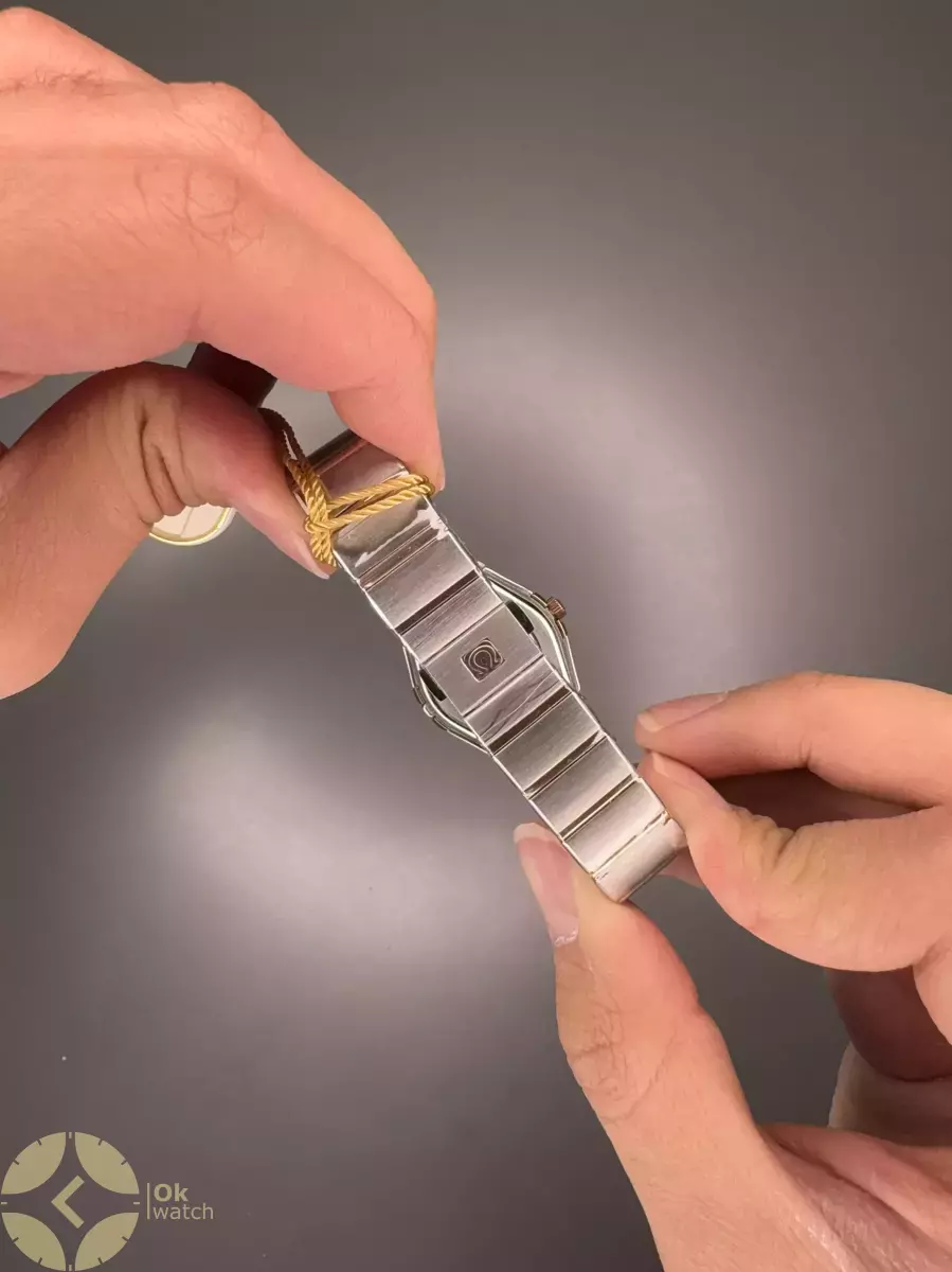 ساعت مچی امگا کانستلیشن بند سیلور رزگلد صفحه سفید اندکس نگین Omega Constellation