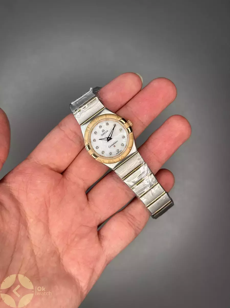 ساعت مچی امگا کانستلیشن بند سیلور رزگلد صفحه سفید اندکس نگین Omega Constellation