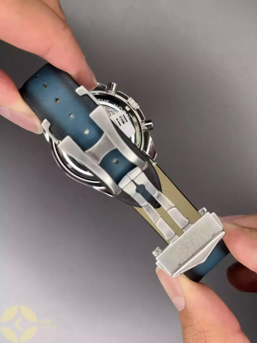 ساعت مچی امگا اسپیدمستر کورنوگراف بند چرم و صفحه آبی Omega Speadmaster