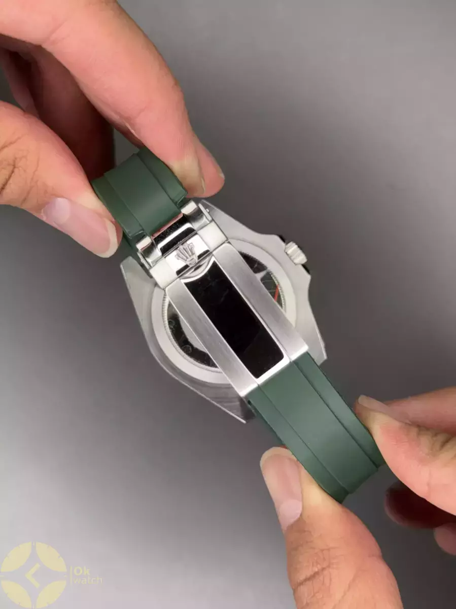 ساعت مچی رولکس سابمارینر بند رابر سبز صفحه سبز Rolex Submariner