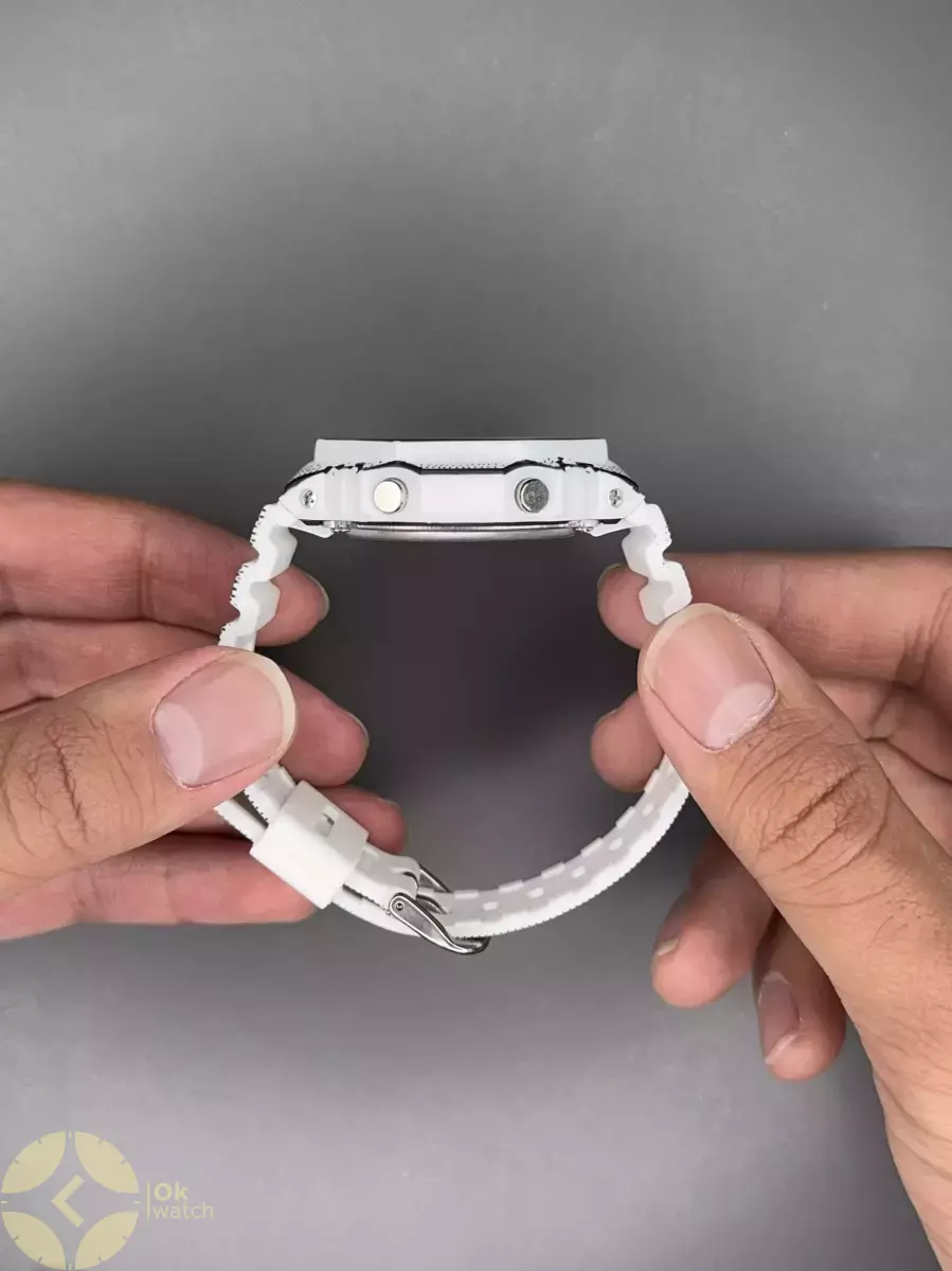 ساعت مچی کاسیو جی-شاک مانگا بند سفید Casio G-Shock 2100MNG