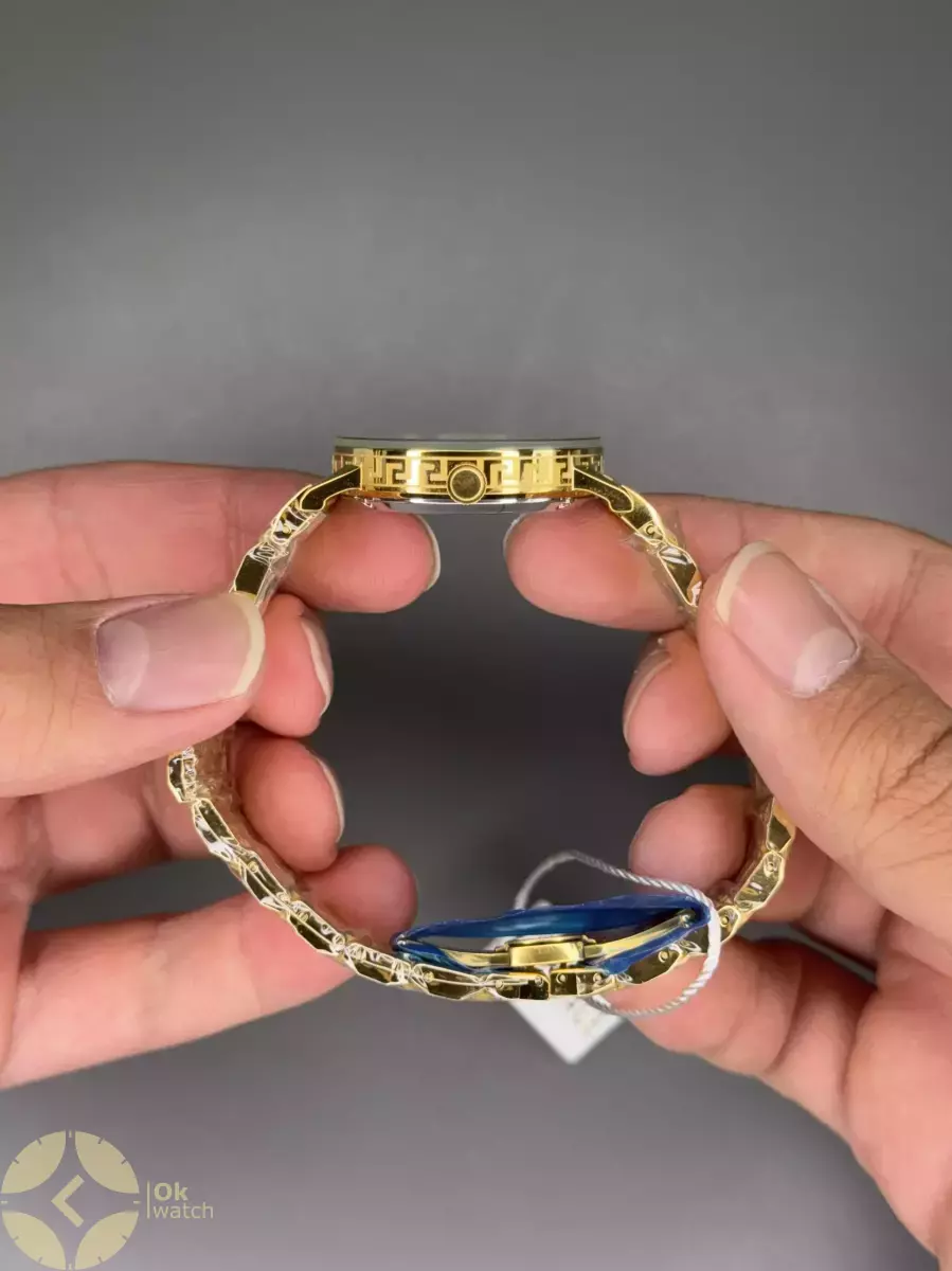ساعت مچی ورساچه دورحکاکی بند طلایی صفحه سبز Versace