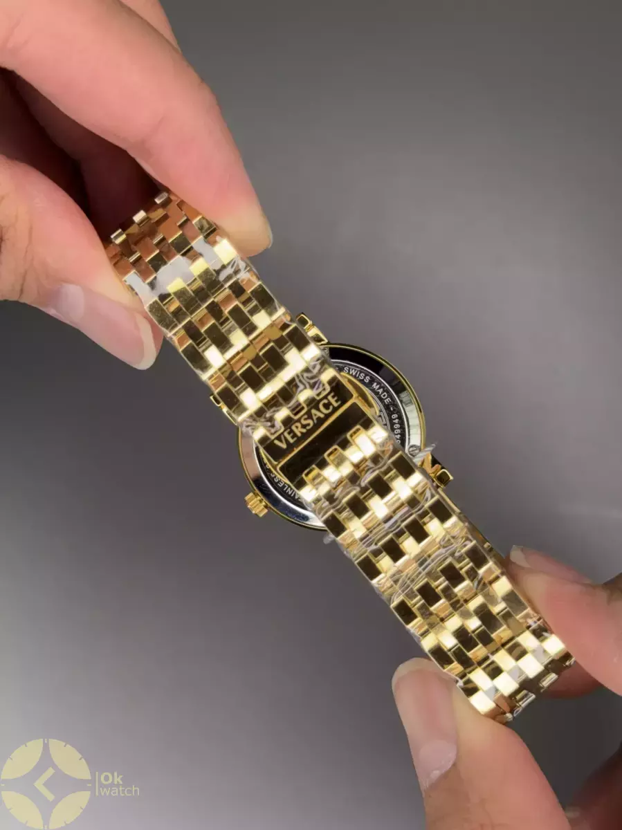 ساعت مچی ورساچه دورحکاکی بند طلایی صفحه سبز Versace
