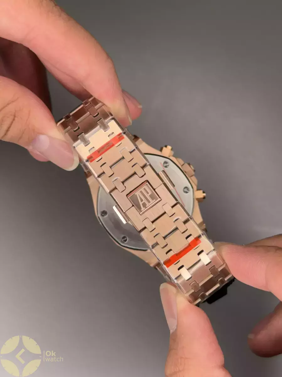 ساعت مچی اودمار پیگه کورنوگراف بند رزگلد صفحه مشکی Audemars Piguet
