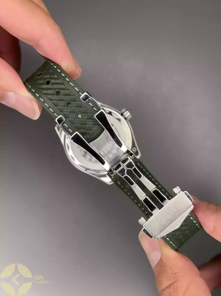 ساعت مچی امگا سیمستر جهان نما بند رابر سبز صفحه سبز Omega Seamaster