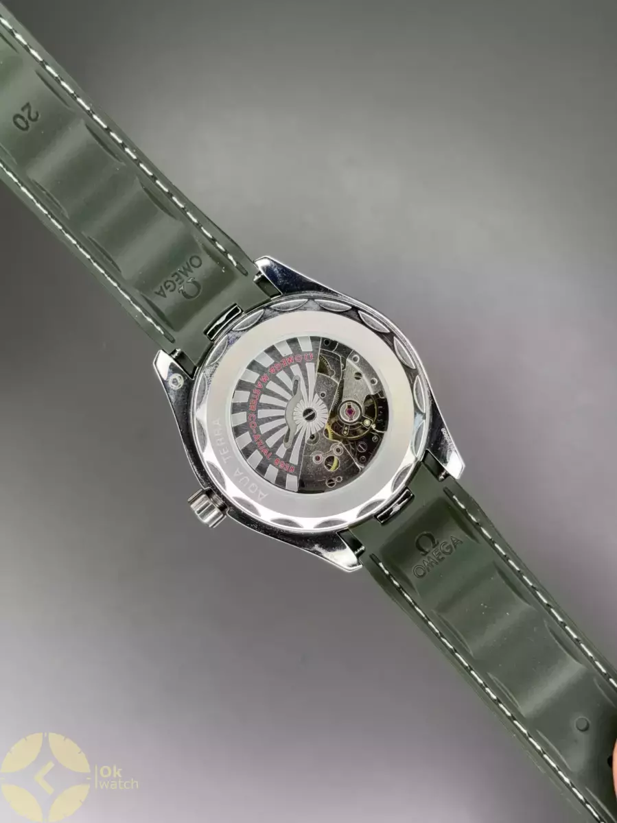 ساعت مچی امگا سیمستر جهان نما بند رابر سبز صفحه سبز Omega Seamaster