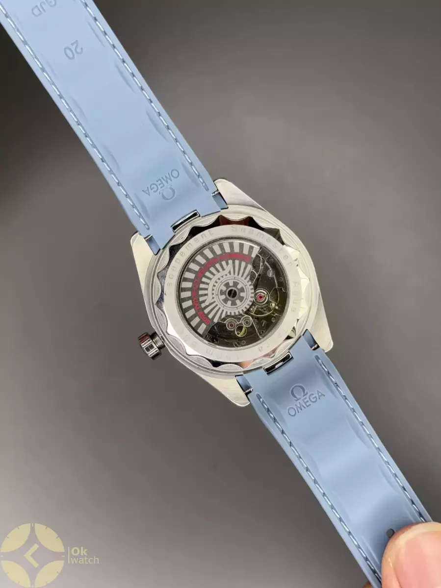 ساعت مچی امگا سیمستر جهان نما بند رابر آبی یخی صفحه آبی یخی Omega Seamaster