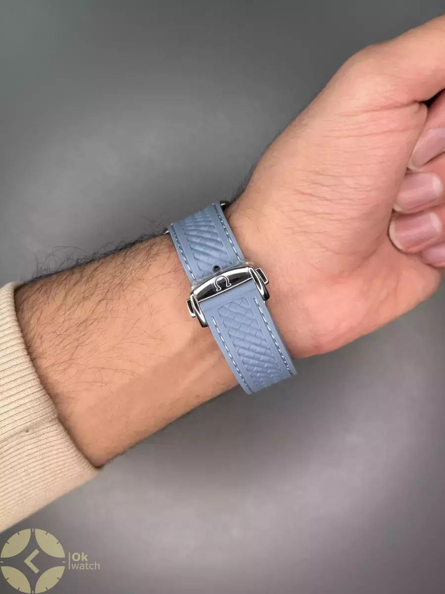 ساعت مچی امگا سیمستر جهان نما بند رابر آبی یخی صفحه آبی یخی Omega Seamaster