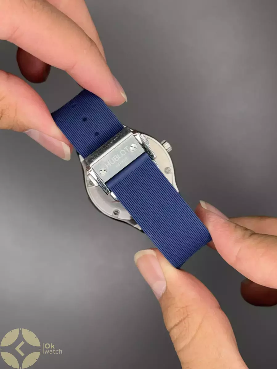 ساعت مچی اوبلو بند سرمه ای قاب سیلور فول نگین Hublot Classic Fusion