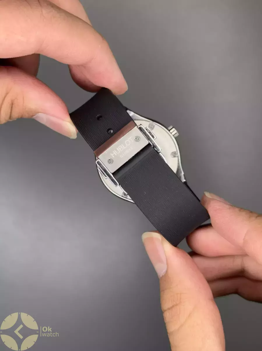 ساعت مچی اوبلو بند مشکی صفحه سفید فول نگین Hublot Classic Fusion