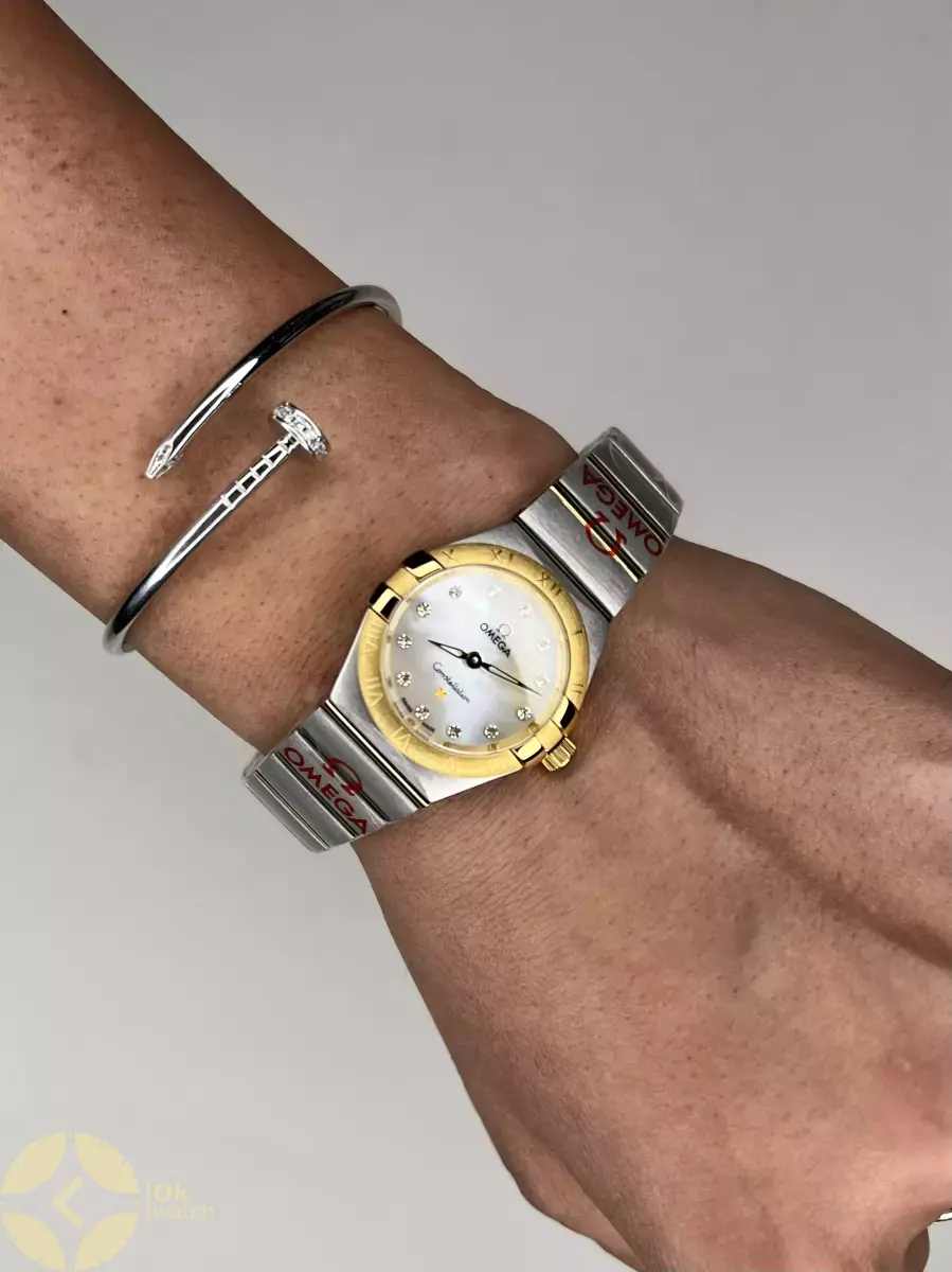 ساعت مچی امگا کانستلیشن صفحه صدف بند سیلورطلایی اندکس نگین Omega Constellation