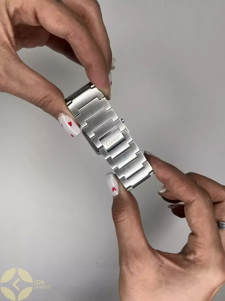 ساعت مچی کارتیه بند سیلور قاب صفحه مشکی Cartier
