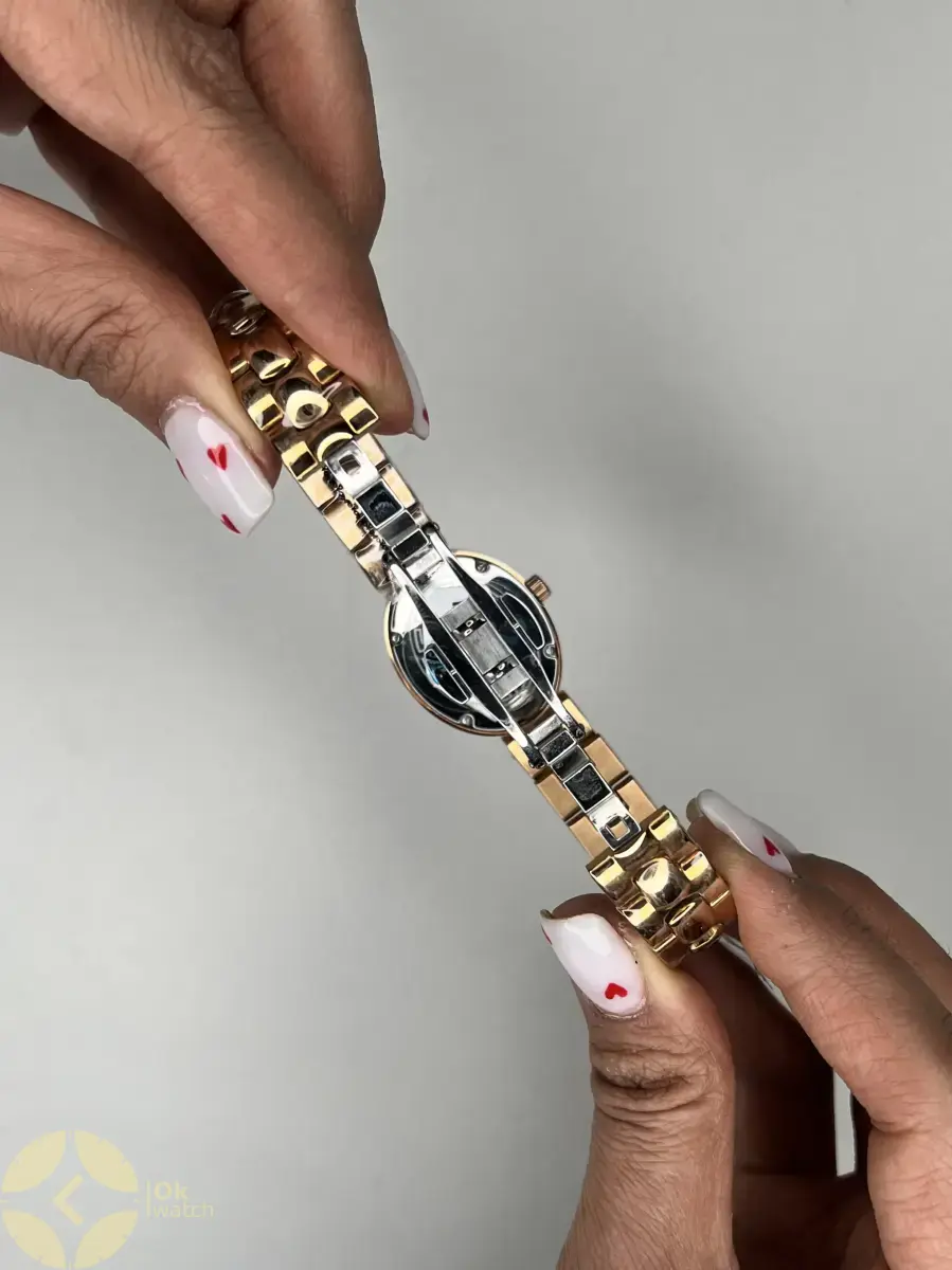 ساعت مچی ورساچه قاب نگین دار صفحه صدفی Versace