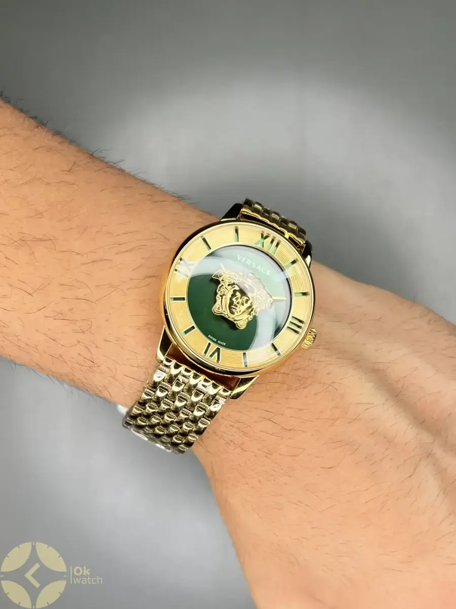 ساعت مچی ورساچه طرحدار بند طلایی صفحه سبز Versace
