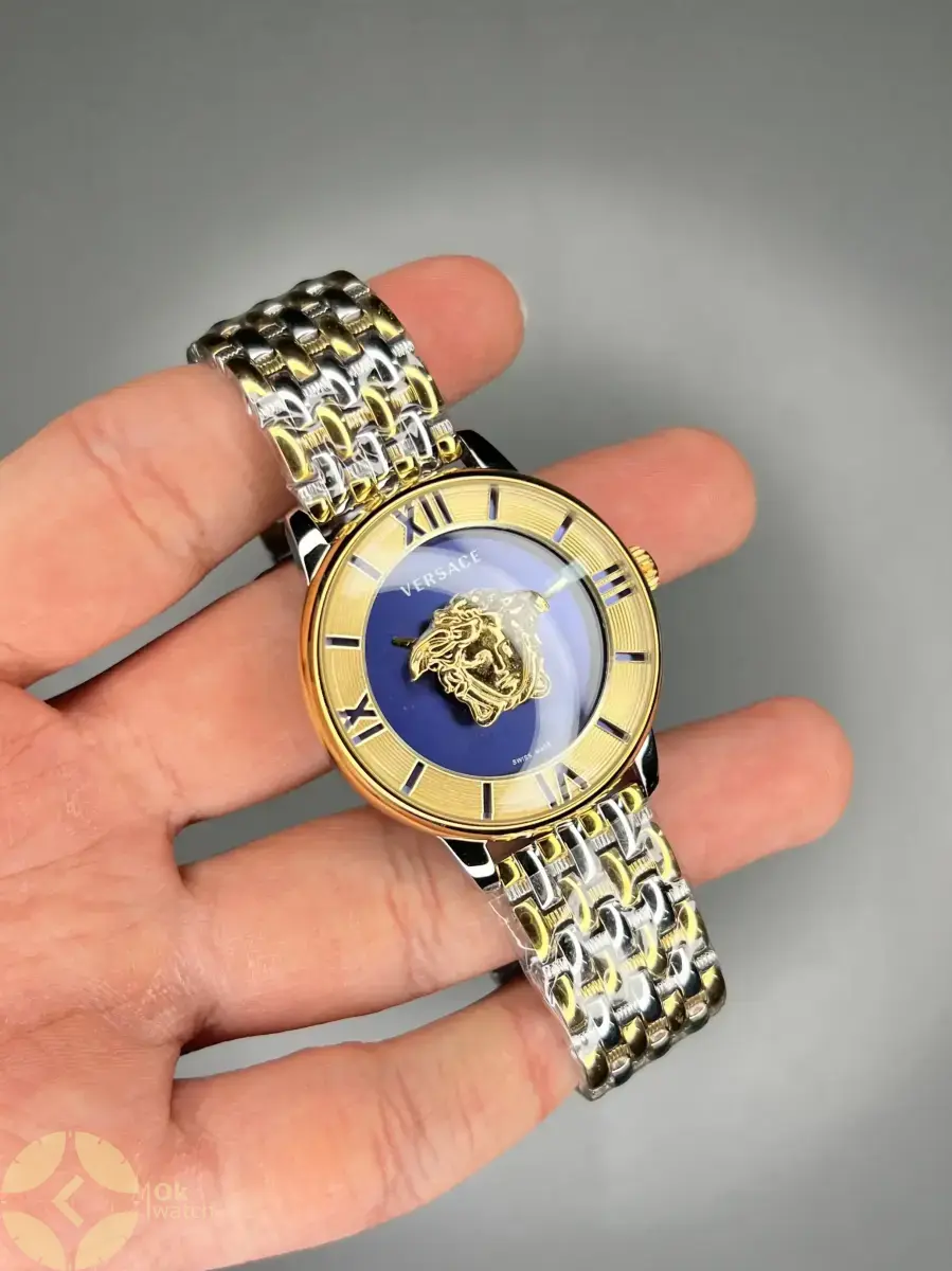ساعت مچی ورساچه طرحدار بند سیلورطلایی صفحه آبی Versace